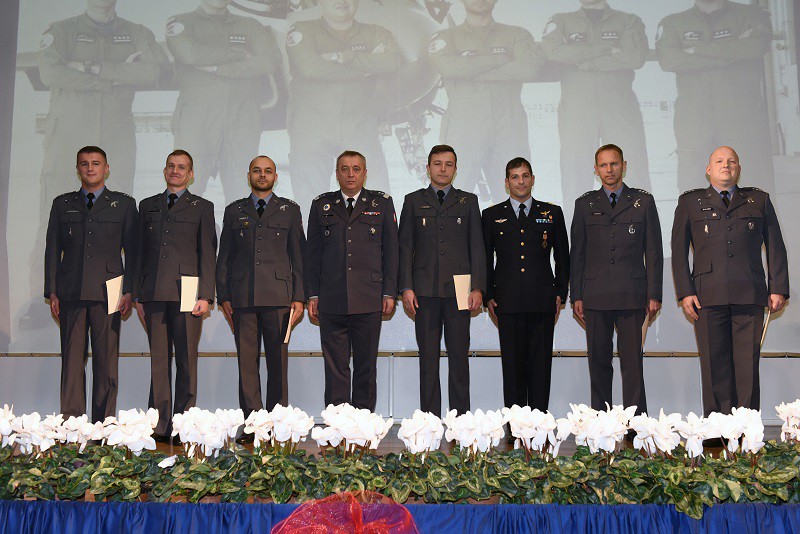 AERONAUTICA MILITARE / CON L´AQUILA SUL CUORE E LO SGUARDO AL CIELO